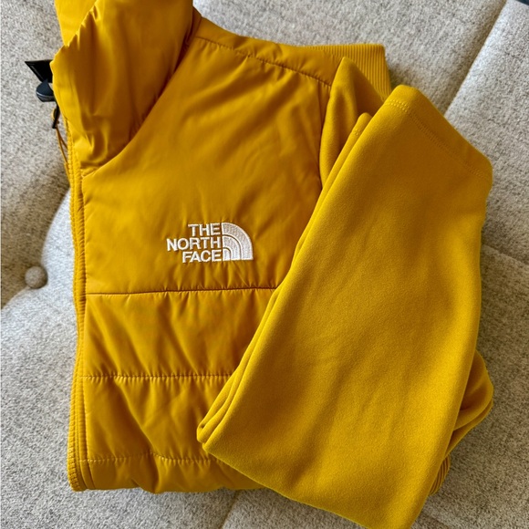 The North Face Women's Mustard Puffer Jacket - Picture 4 of 4